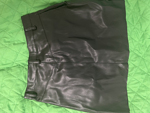 Кожаная юбка (2 фото из 3)