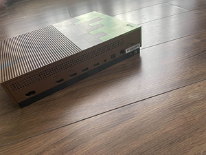 XBOX ONE S + Juhtpult / Iga mäng 15€ (2 foto / 8)