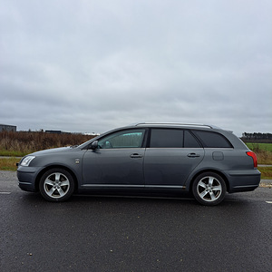 Toyota Avensis (3 foto / 6)