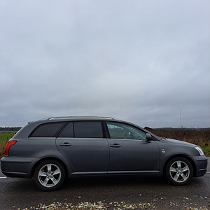 Toyota Avensis (5 foto / 6)