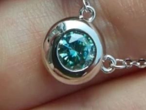 Ожерелье с кулоном, серебро 925, яркий голубой муассанит