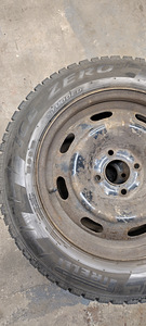 Müüa talvised naelrehvid velgedel, Pirelli 185/65/R15 (6 foto / 6)