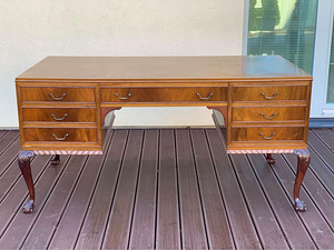 Антикварный письменный стол Chippendale (3 фото из 10)