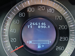 Volvo xc60 D5, 151kw HÄSTI HOOLDATUD (9 foto / 11)