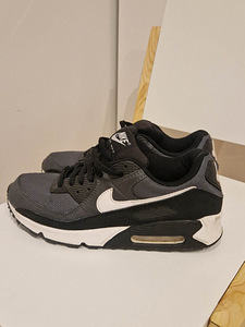 Мужские кроссовки Nike (2 фото из 3)