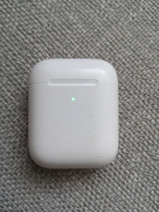 Apple AirPods - Juhtmevaba laadimiskarp (3 foto / 3)
