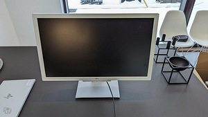 27 " monitor Fujitsu (4 foto / 5)