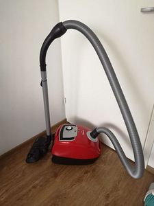 Пылесос Bosch Zooo 850W (6 фото из 10)