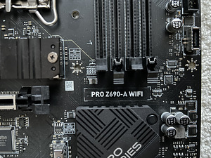 MSI z690-a wifi Emaplaat (4 foto / 5)