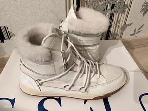 Yves Saint Laurent (3 фото из 3)