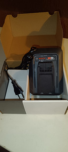 Bosch 18 v akulaadija (3 foto / 3)