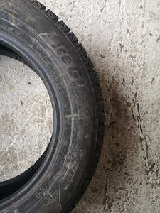 Зимние шины / Шипованные шины Yokohama Ice Guard 195/65/R15 (2 фото из 6)