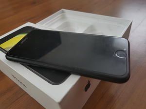 iPhone Se 2020 с коробкой (3 фото из 7)