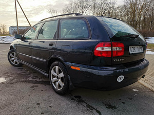 Volvo v40 1.8 бензин механика (3 фото из 11)