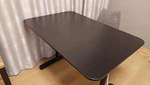Kirjutuslaud IKEA BEKANT 120x80cm must, reguleeritav (2 foto / 2)
