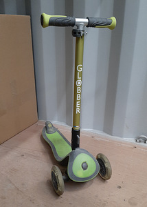 Детский самокат Globber Elite Deluxe Lights Lime Green (1 фото из 5)