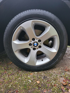 Диски R19 (132 стиль) разноширокие на BMW X5. (3 фото из 4)