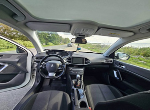 Продам Peugeot 308 2014, 1.2 бензин, механика (7 фото из 9)