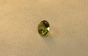 Peridoot; loomulik; 2,77 ct; roheline-kollane; Pakistan; Si; (9 foto / 10)