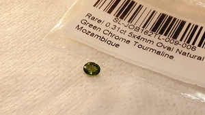 Kromturmaliin; looduslik;0,31ct; roheline-punane; ovaalne (10 foto / 10)