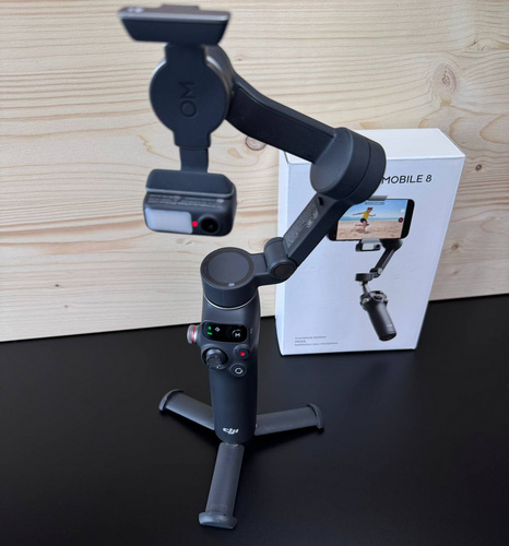 DJI Osmo Mobile 8 Advanced Tracking Combo