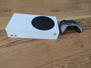 Xbox series s (2 foto / 2)