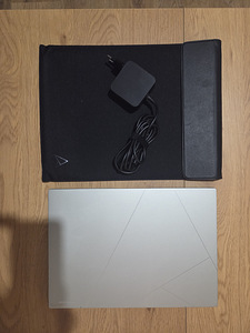 Asus Zenbook 14 Oled (UX3402Z) (8 foto / 8)