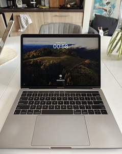 MacBook Pro (13-дюймовый, 2019, четыре порта Thunderbolt 3) (3 фото из 9)