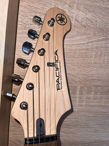 Elektrikitarr Yamaha Pacifica + Võimendi Marshall (2 foto / 6)