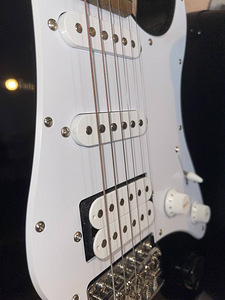 Elektrikitarr Yamaha Pacifica + Võimendi Marshall (5 foto / 6)