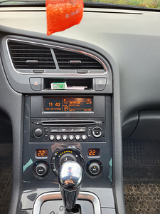 Peugeot 5008 (7 foto / 9)