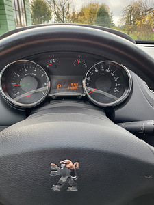 Peugeot 5008 (8 foto / 9)