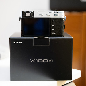 Fujifilm X100VI (2 foto / 5)