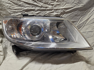 Subaru Tribeca esituled, headlight (1 foto / 8)
