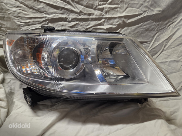Subaru Tribeca esituled, headlight
