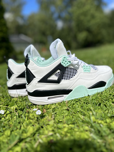 Uus Nike Jordan 4. Suurus 42/43. Uus kaup! (2 foto / 4)