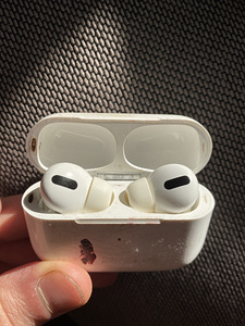 Kõrvaklappid ( ei tea mida mudel nagu AirPods) (2 foto / 3)