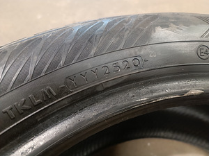 Продам резину Yokohama 215 55 R17. (2 фото из 6)