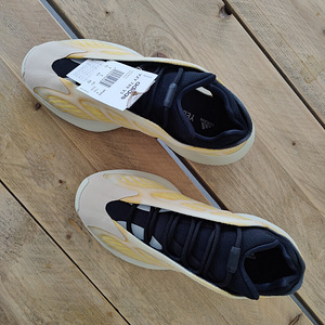Adidas Yeezy Boost 700 V3 Mono Safflower EU 43⅓ (5 foto / 6)