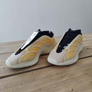 Adidas Yeezy Boost 700 V3 Mono Safflower EU 43⅓ (6 foto / 6)