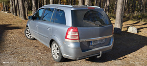 Opel Zafira B 2010 (12 foto / 15)