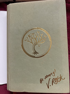 INSURGENT COLLECTOR’S EDITION book by V.Roth (4 foto / 9)
