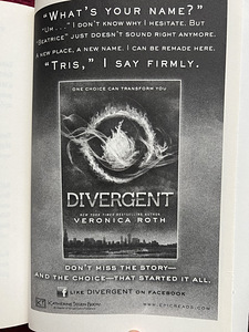 INSURGENT COLLECTOR’S EDITION book by V.Roth (9 foto / 9)