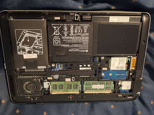 HP EliteBook 820 G2 (4 foto / 5)