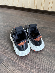 Кроссовки adidas (2 фото из 4)