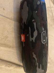 Динамик JBL Charge 4 (2 фото из 2)