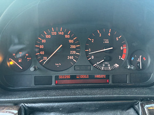 BMW 7-seeria E38 manuaal V8 – hea projektiauto, 361 290 km (5 foto / 9)