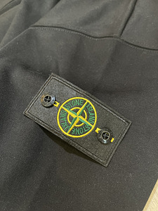 Must Stone Island lukuga dressipluus L (3 foto / 5)