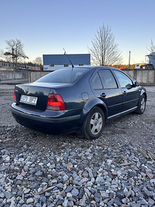 Volkswagen Bora 1,6 2005 (8 foto / 14)