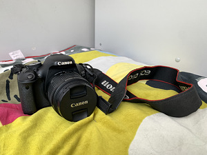 Canon 600D + 16GB SD mälukaart + kott